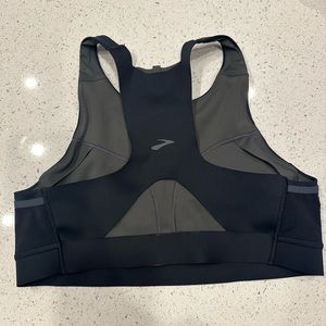 Brooks Running - Women’s 3 pocket sports bra runner